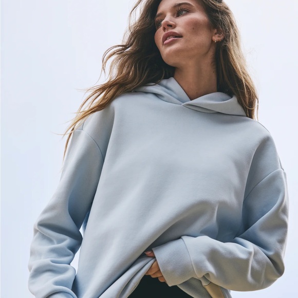 Vuori Sky Blue Women's Restore OS Hoddie - Light Mist size M - Picture 2 of 8